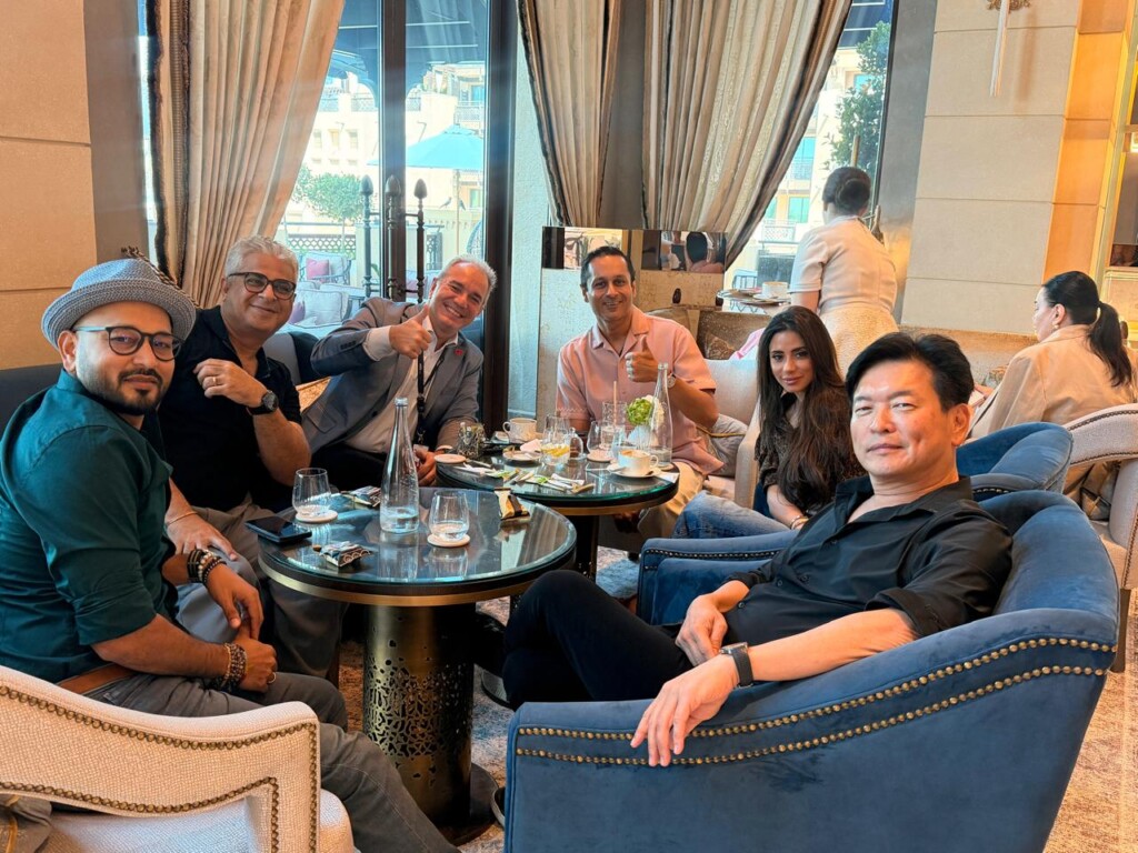 Encuentro liderado por Sara Chemmaa con miembros de EO en Dubái: una conversación sobre comercio unificado y cross-border que se convirtió en una masterclass entre pares. CommerceBRIDGE: Dubai CommerceCity conecta comunidades: descubre cómo BRIDGE, la IA y las parcerias pueden impulsar el comercio digital y formar nuevos líderes.